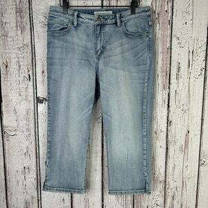 Chico’s Platinum Denim Capri Jeans 0.5 = Size 6 Mid Rise Cropped Light Wash EUC!